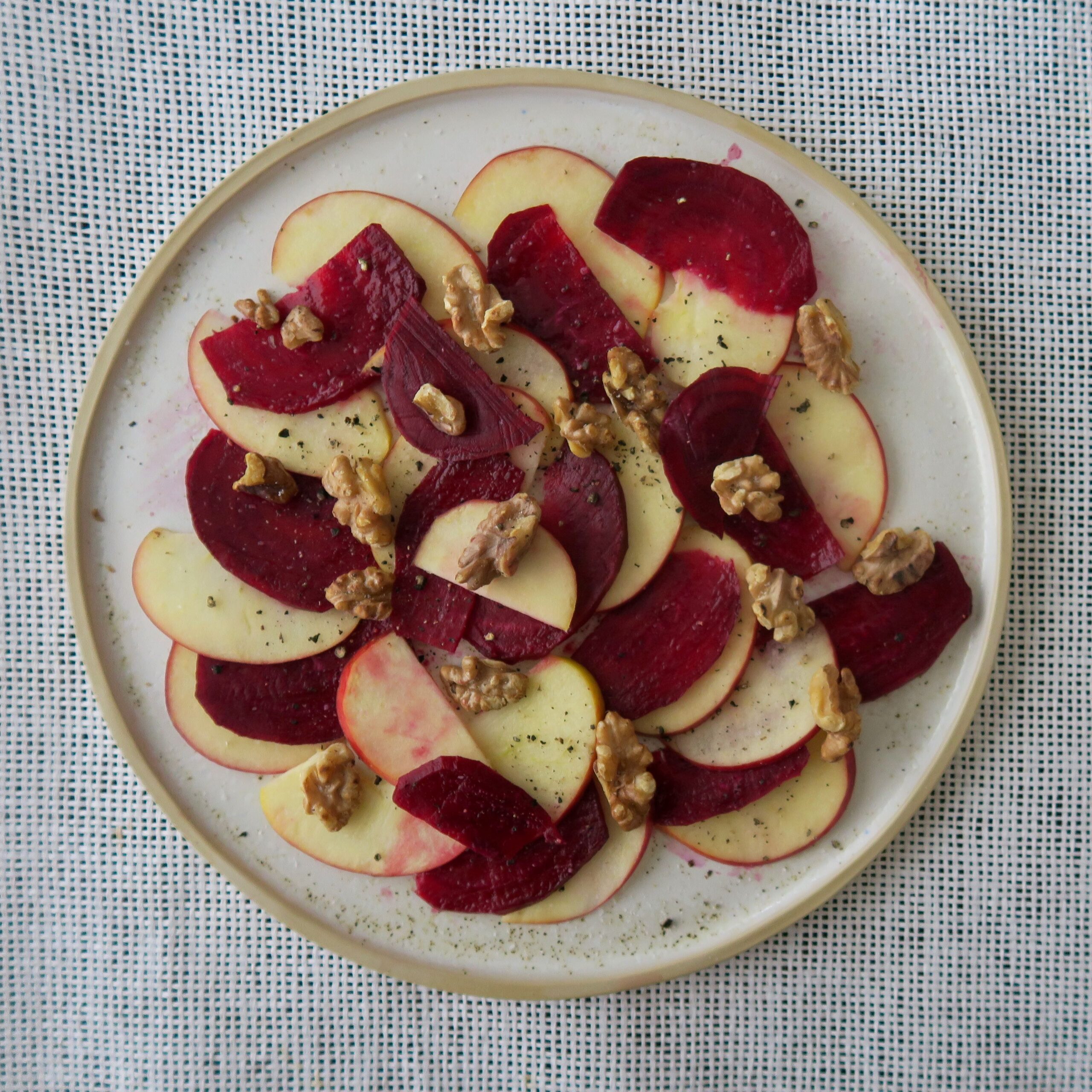 ROTE BETE, APFEL, WALNÜSSE Gabriele Kalmbach